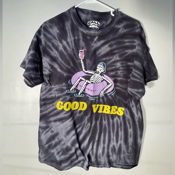 Good Vibes Graphic Tee - Picture 1 of 2